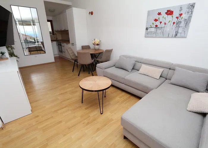 Mamma Mia בית הארחה מאקרסקה