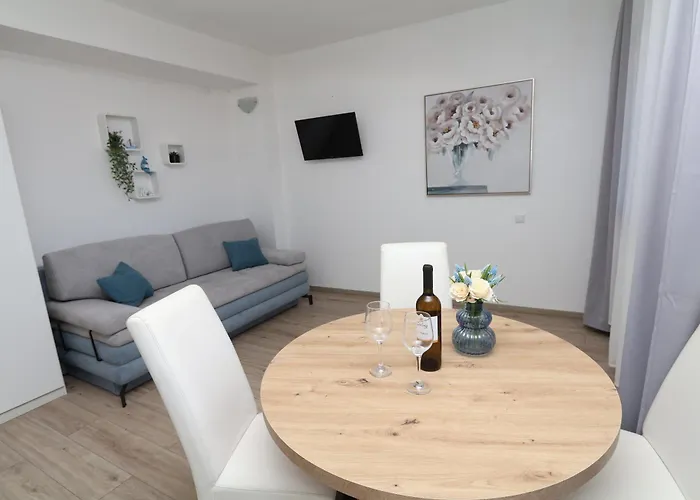 Mamma Mia בית הארחה מאקרסקה